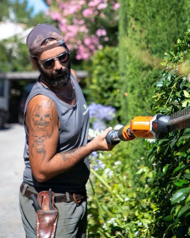 Réalisation de l'entretien d'un jardin d'un particulier, Cogolin, Instinct Nature